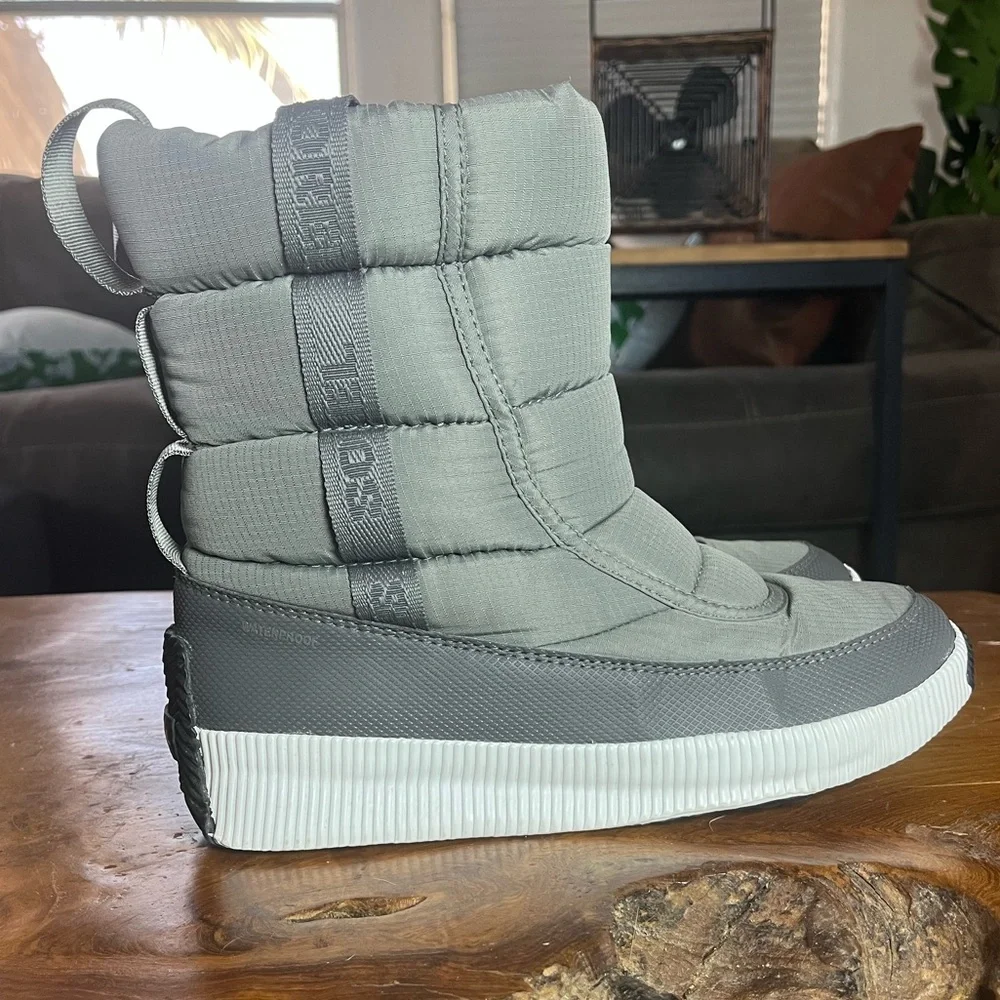 Sorel Out ‘N About Puffy Mid Waterproof Snow Boots Women’s 9.5